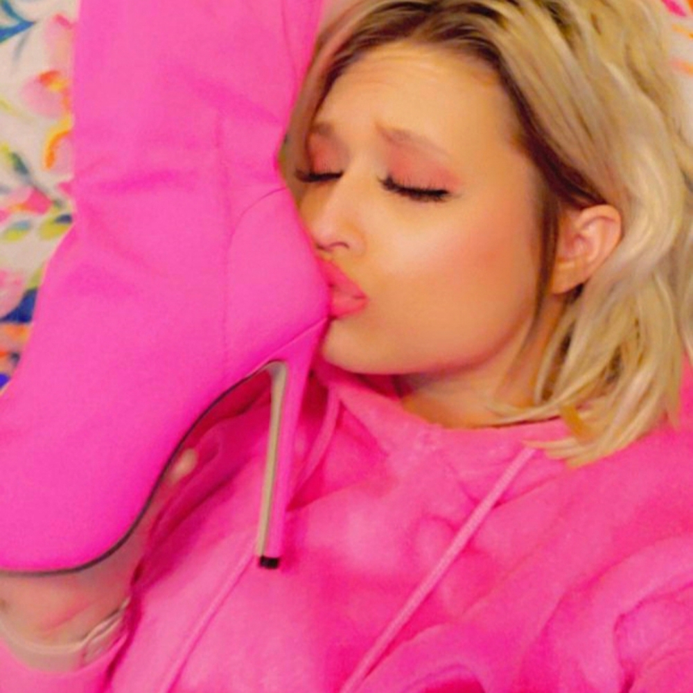 Meet your Posher, Cecily